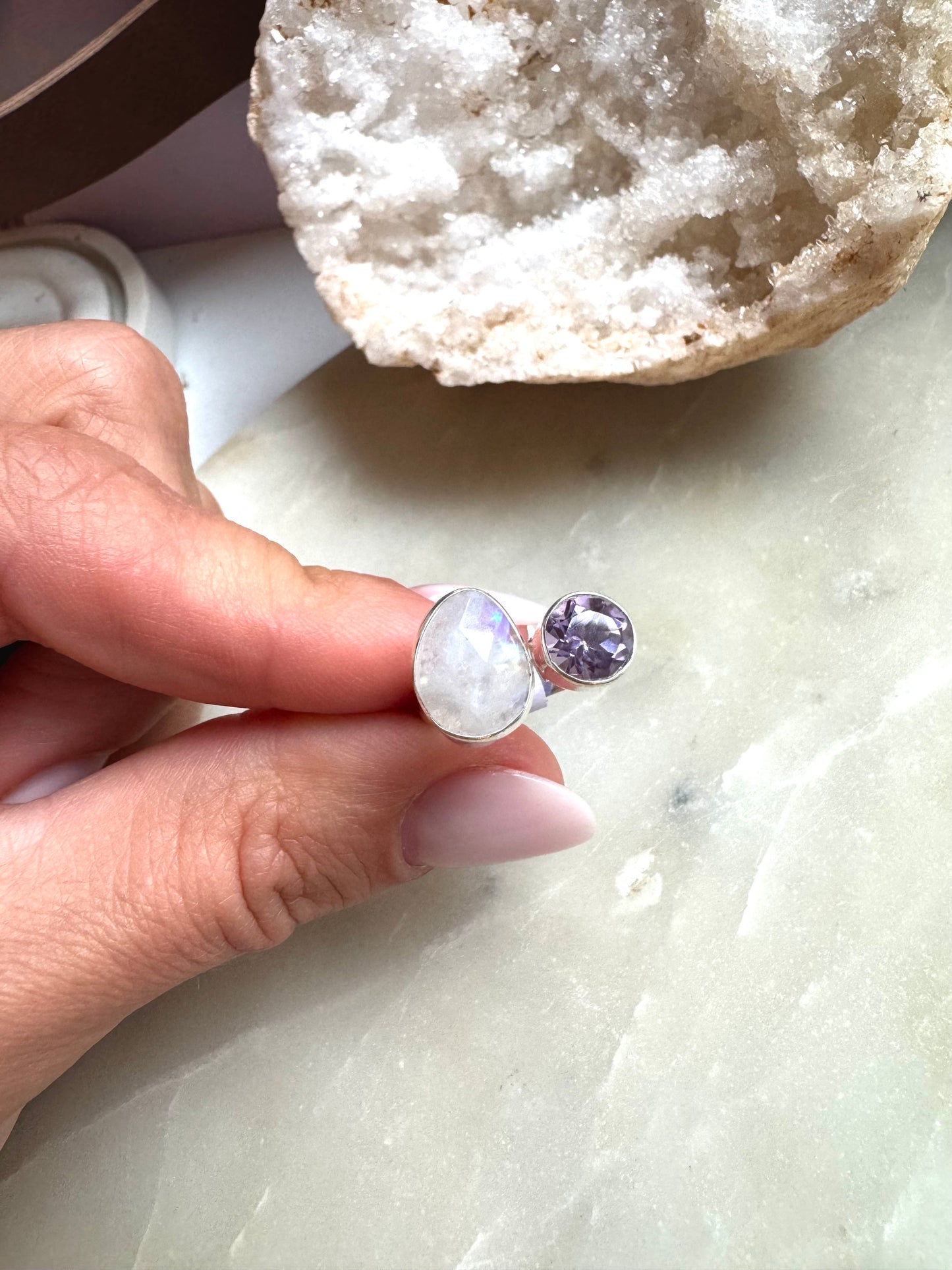 Ametisto ir mėnulio akmens žiedas "Šviesa"