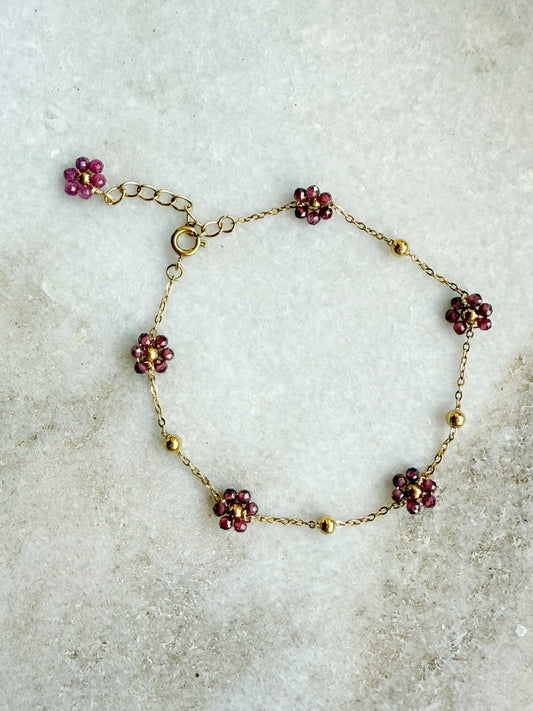 Apyrankė su granato kristalais