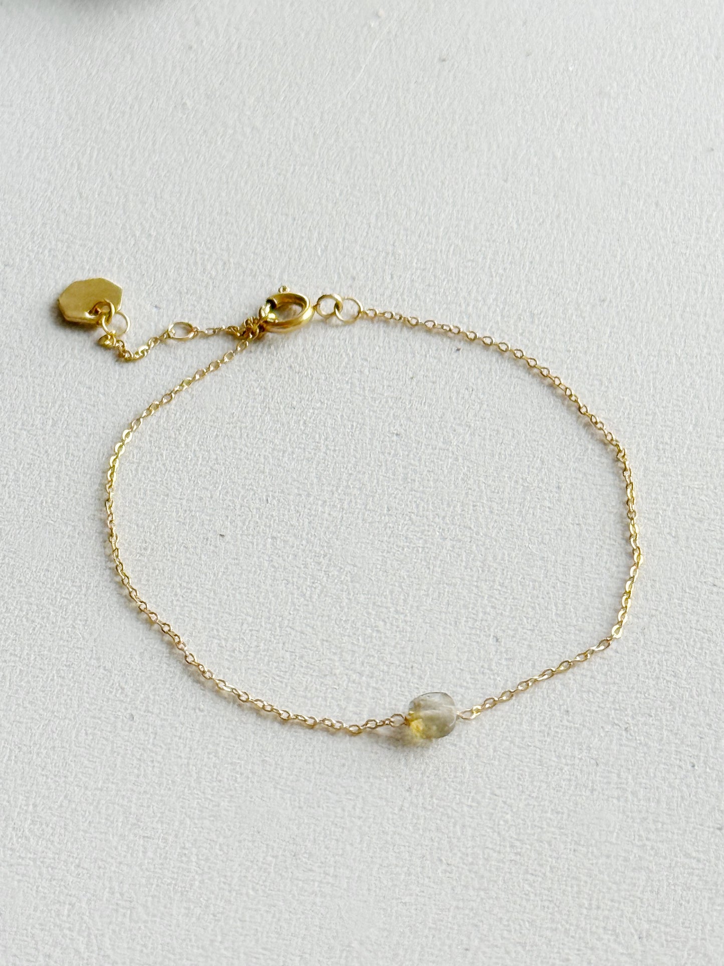 Apyrankė su labradorito kristalu “Intuicijos lašelis”