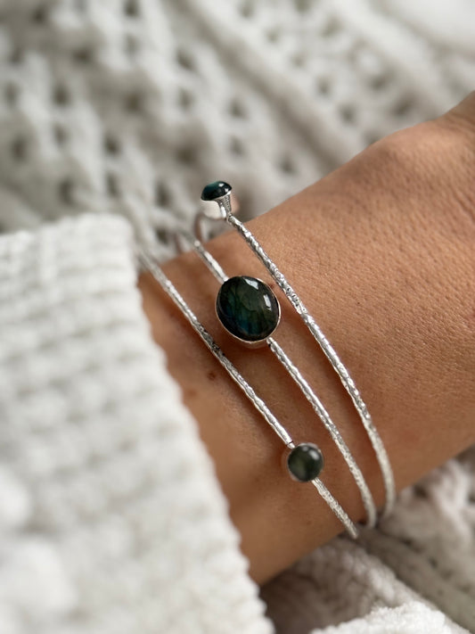 Apyrankė su labradoritu