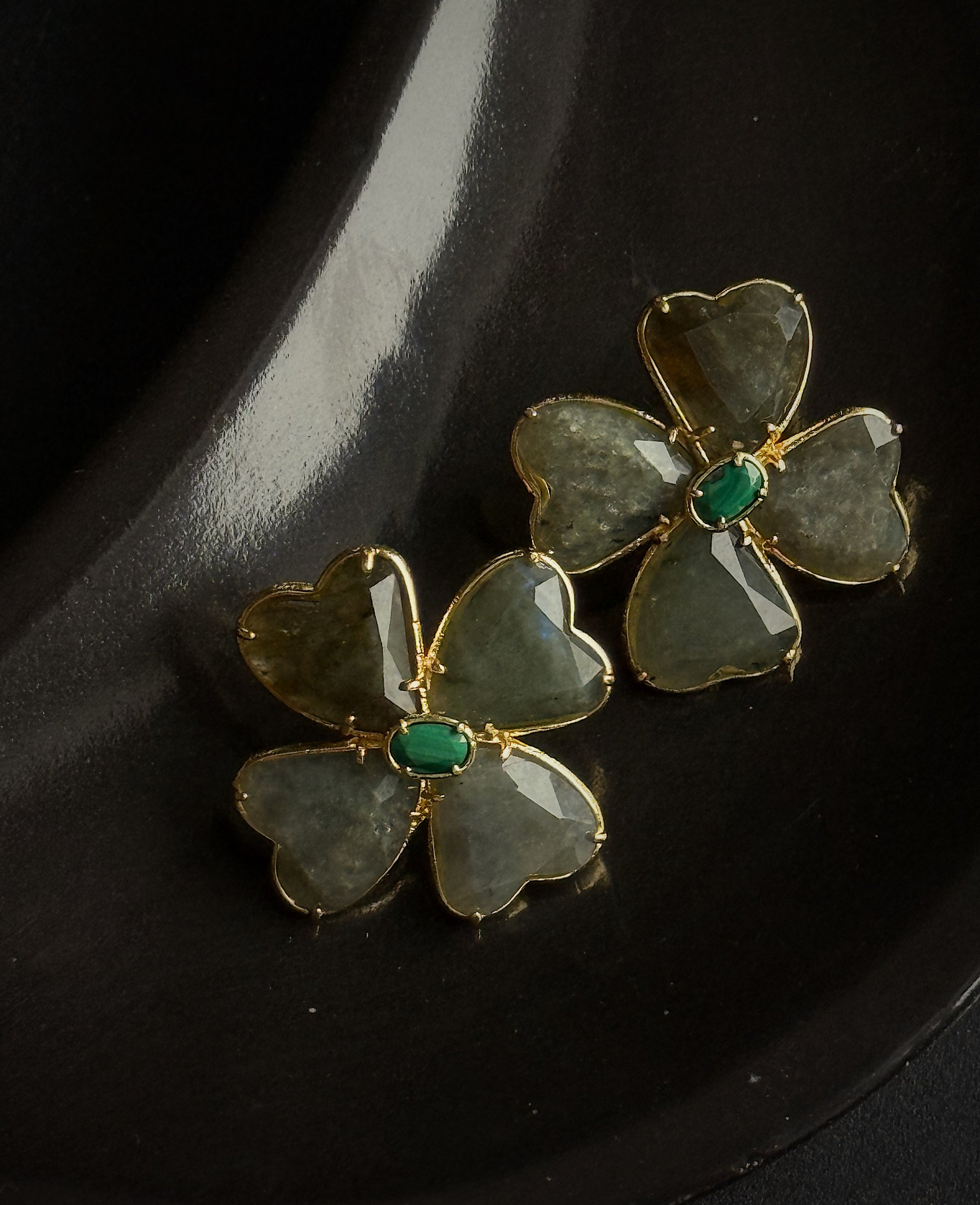 Auskarai su labradoritu "Sėkmės ženklas"