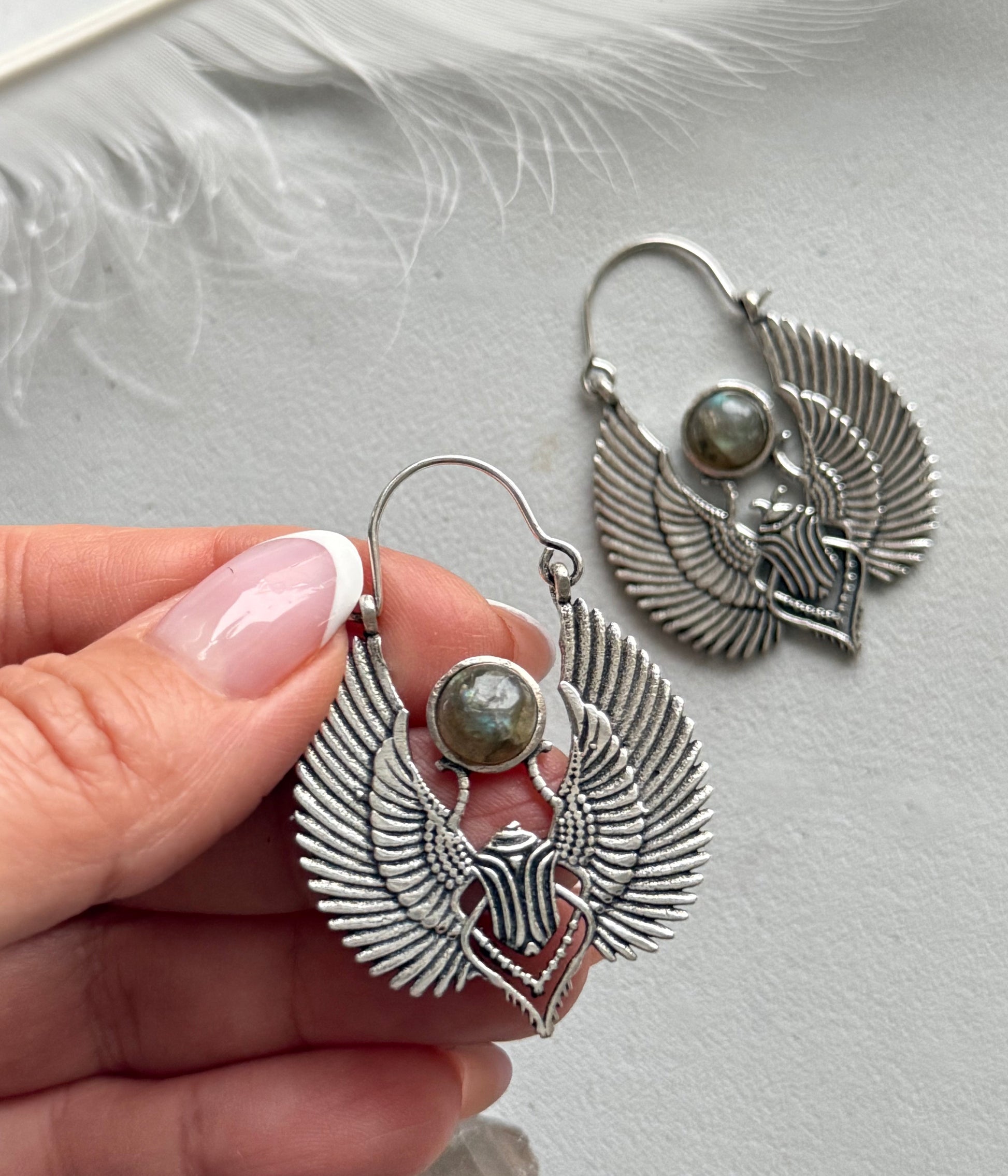 Auskarai su labradoritu "Sparnų sargas"