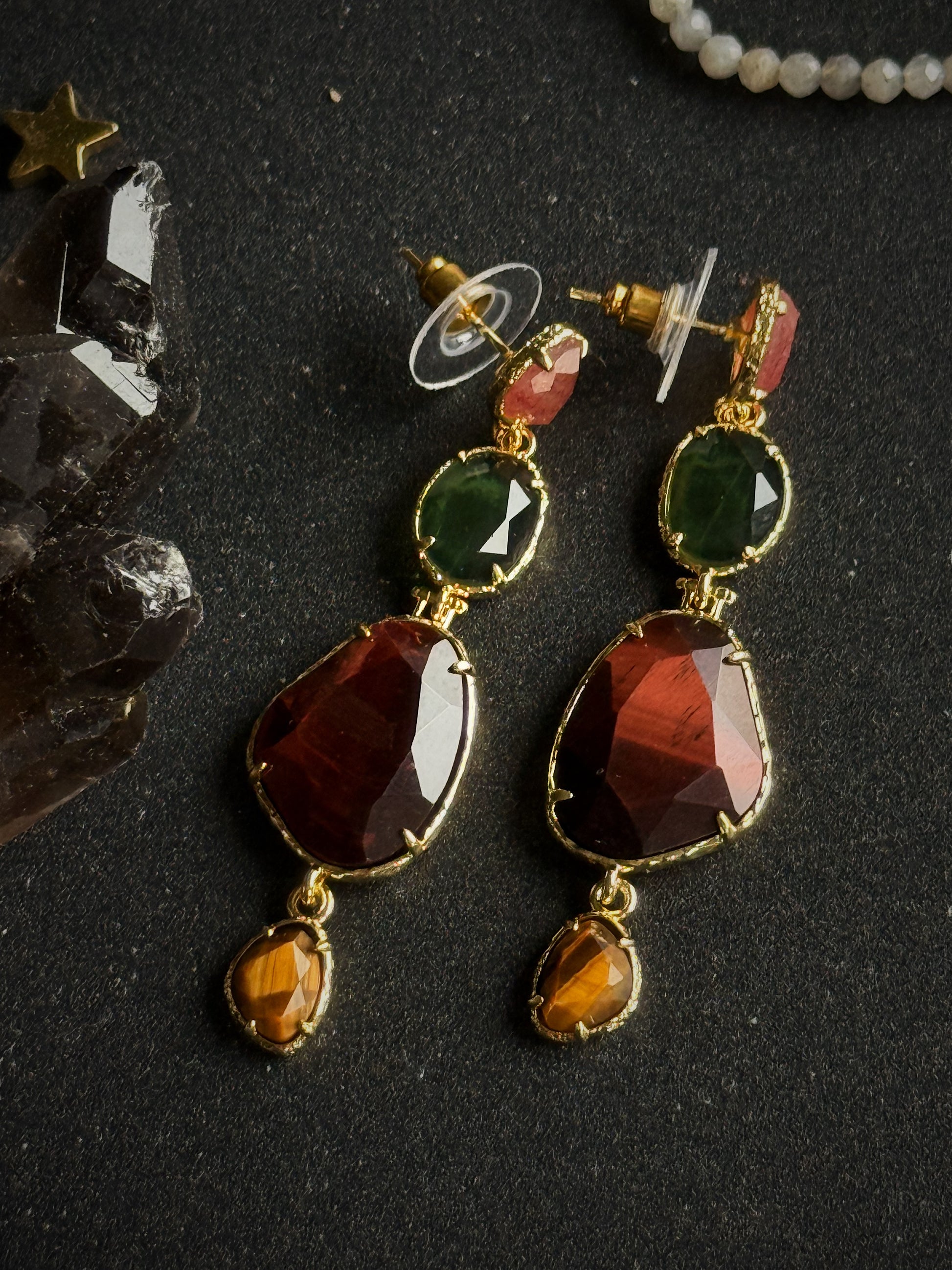 Auskarai su raudonojo tigro akies kristalais