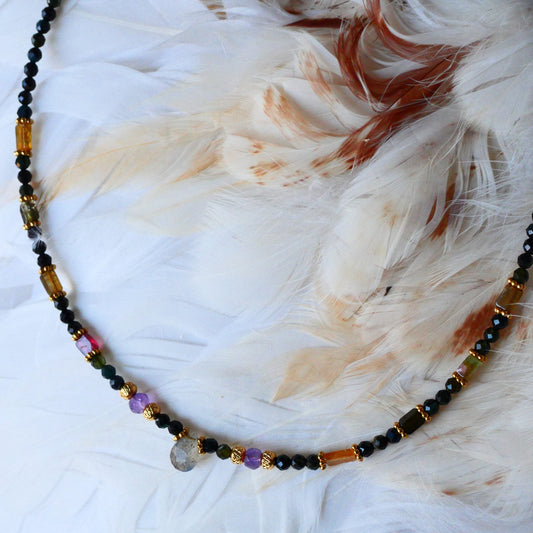 Žaliojo turmalino ir ametisto vėrinys