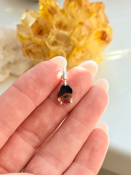 Sidabrinis turmalino pakabukas