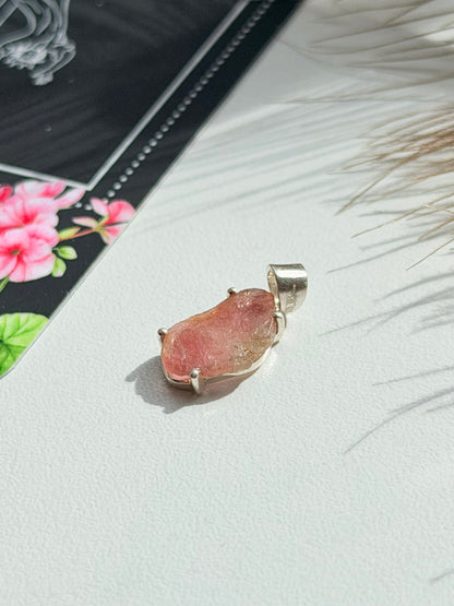 Sidabrinis turmalino pakabukas