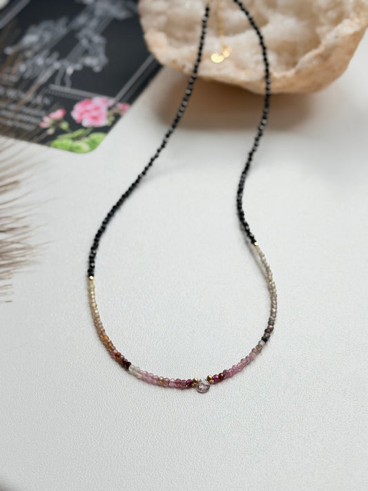 Kaklo papuošalas su špineliais ir turmalinais “Boho"