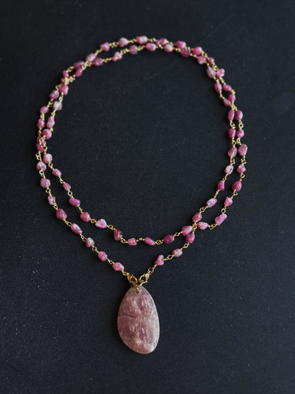 Ilgas Rodonito kaklo papuošalas