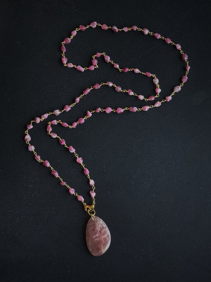 Ilgas Rodonito kaklo papuošalas