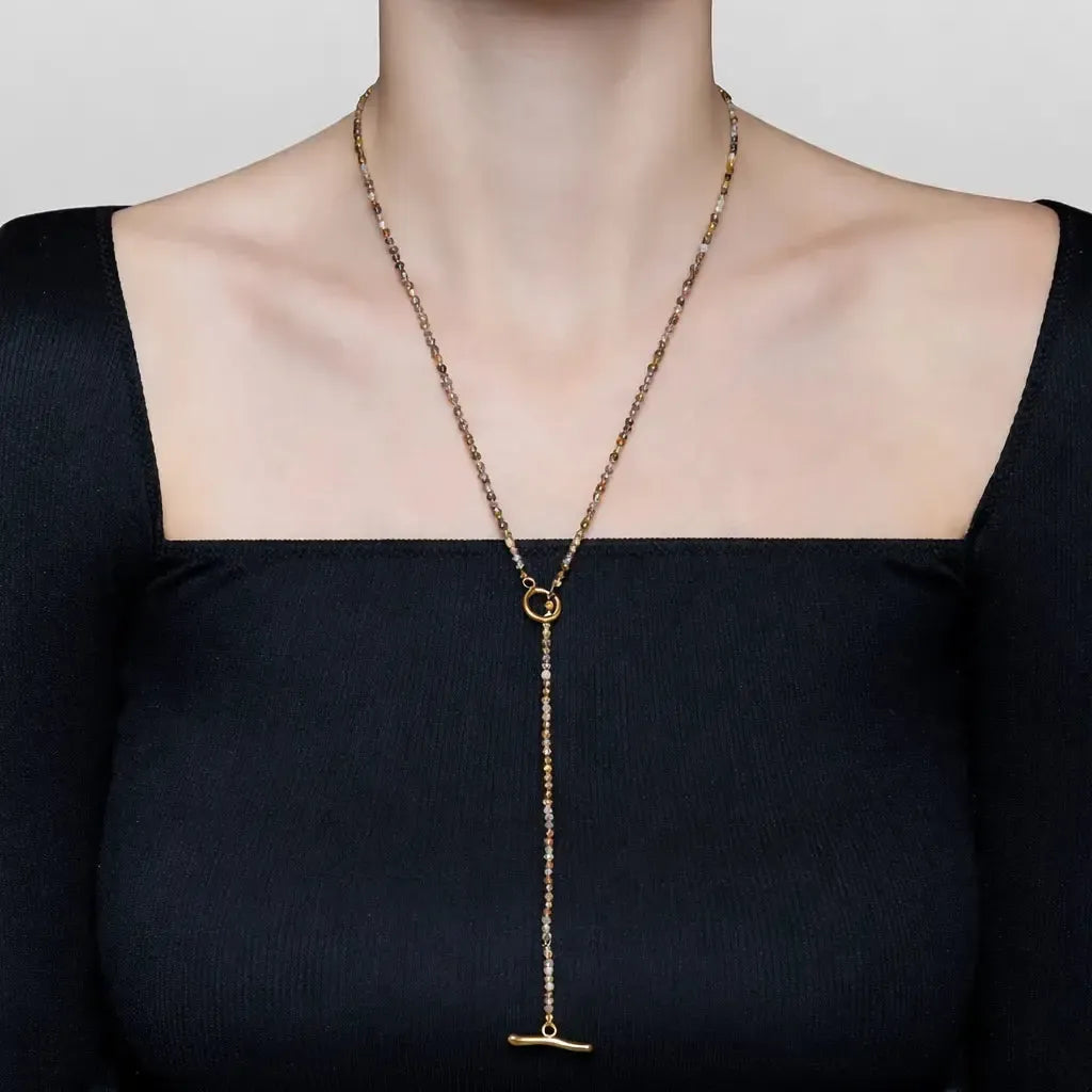 Ilgas kaklo papuošalas su rudojo labradorito kristalais