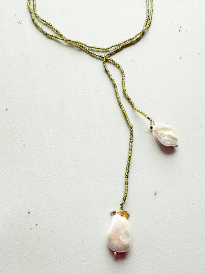 Ilgas vėrinys su perlais