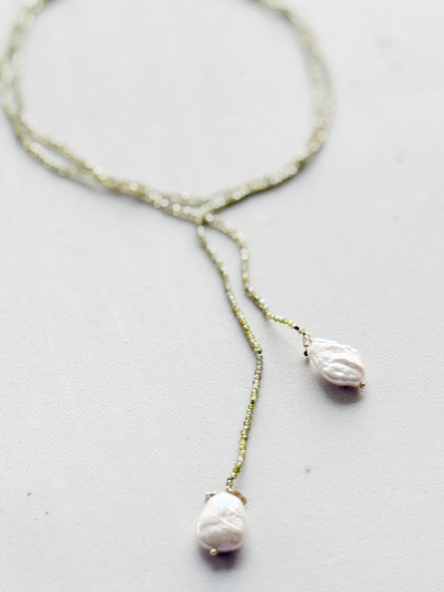 Ilgas vėrinys su perlais