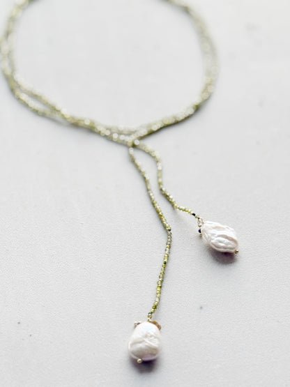 Ilgas vėrinys su perlais