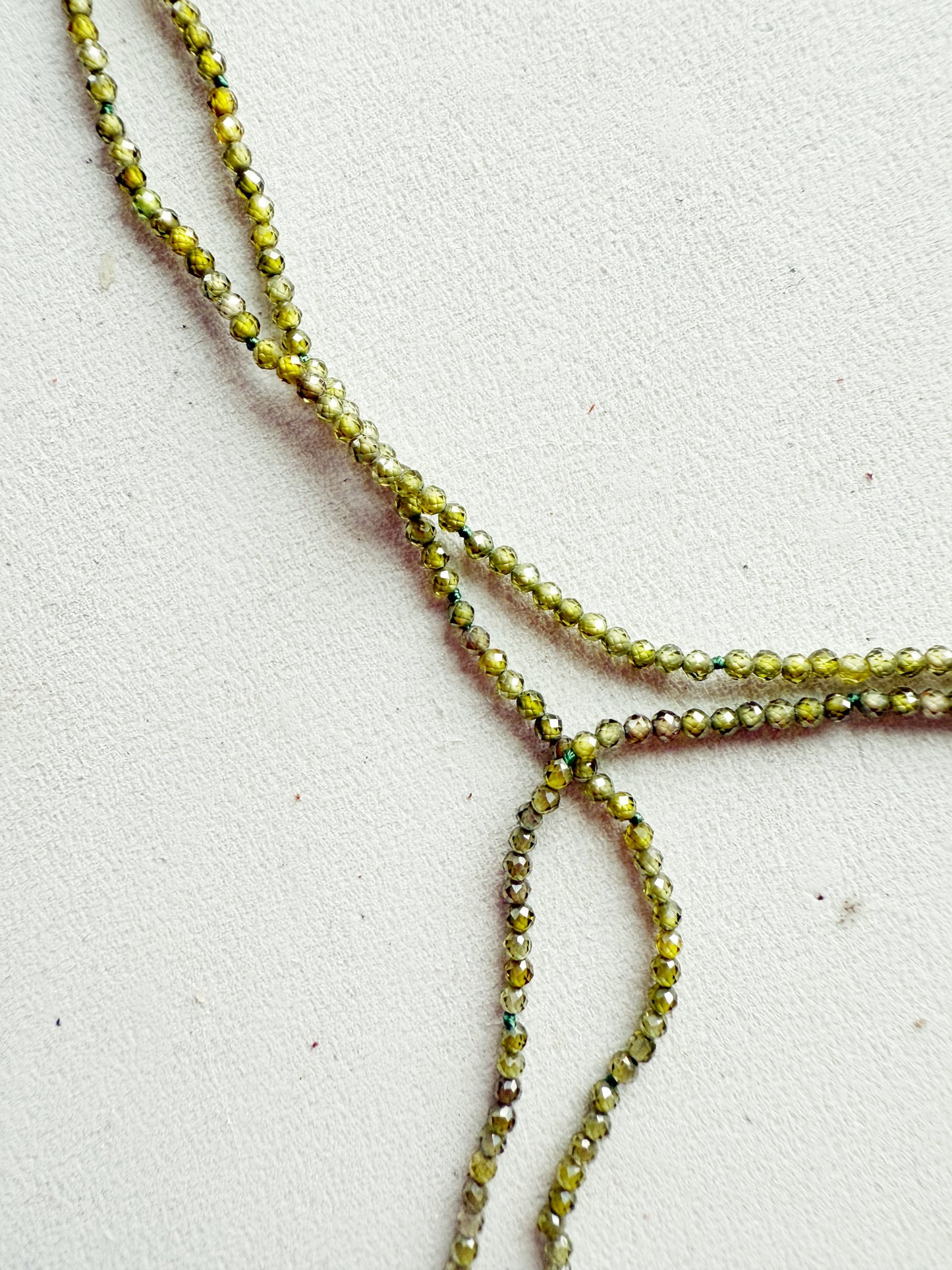 Ilgas vėrinys su perlais