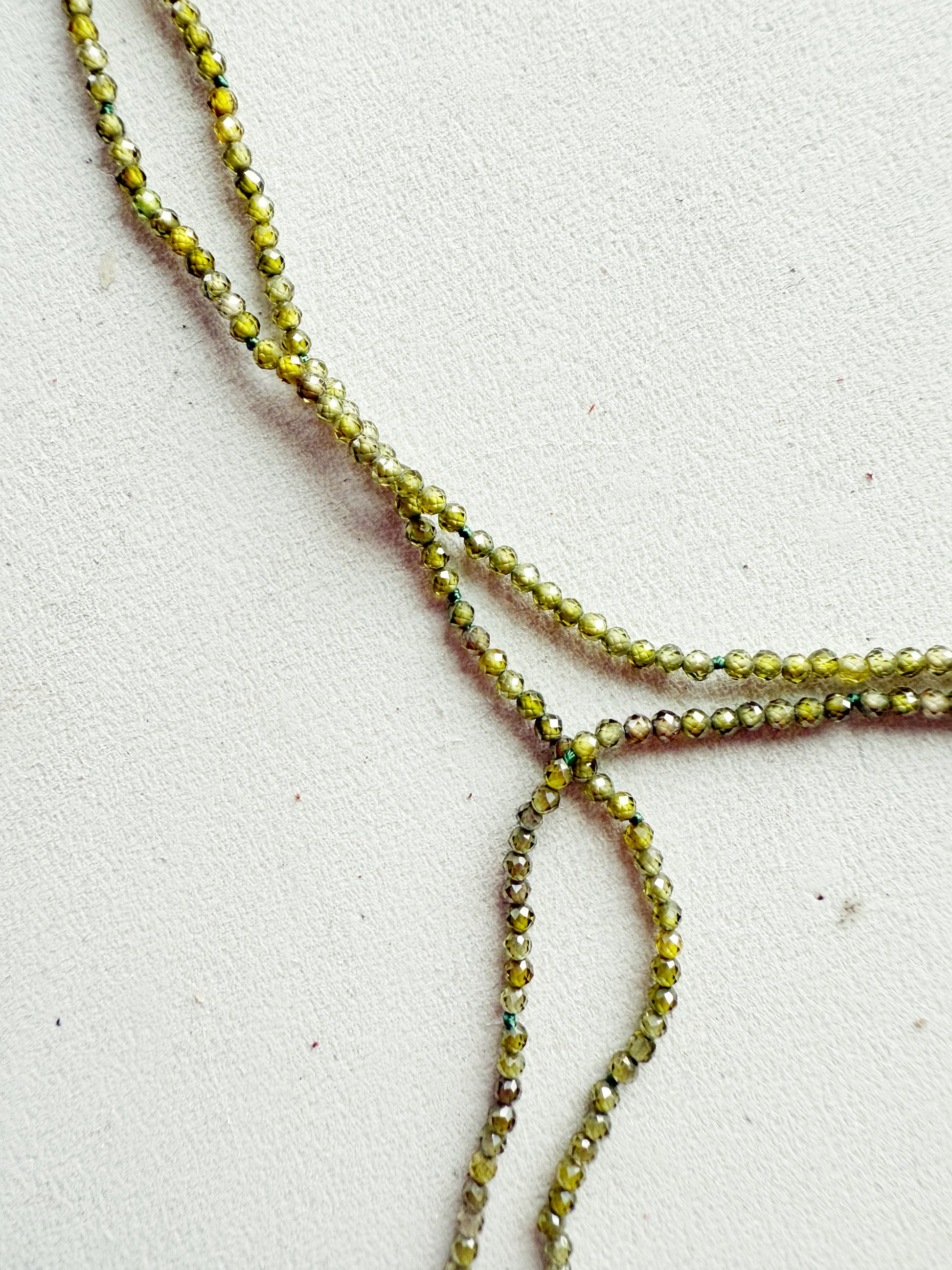 Ilgas vėrinys su perlais