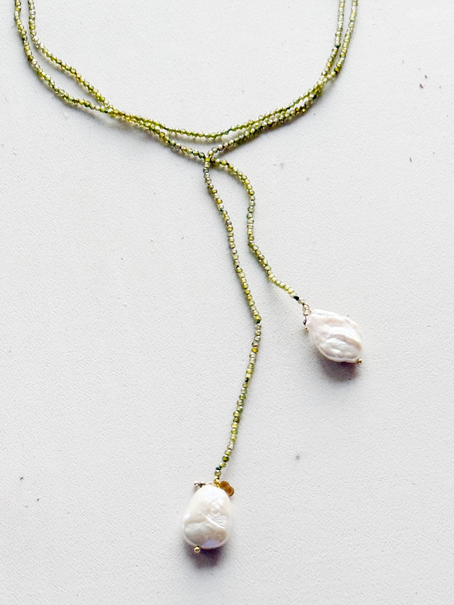 Ilgas vėrinys su perlais