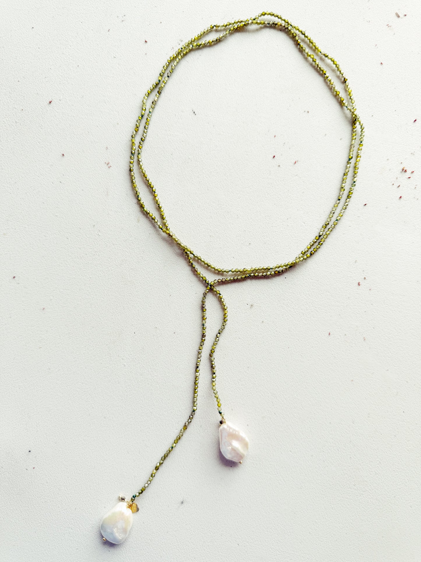 Ilgas vėrinys su perlais