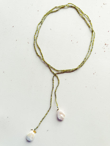 Ilgas vėrinys su perlais