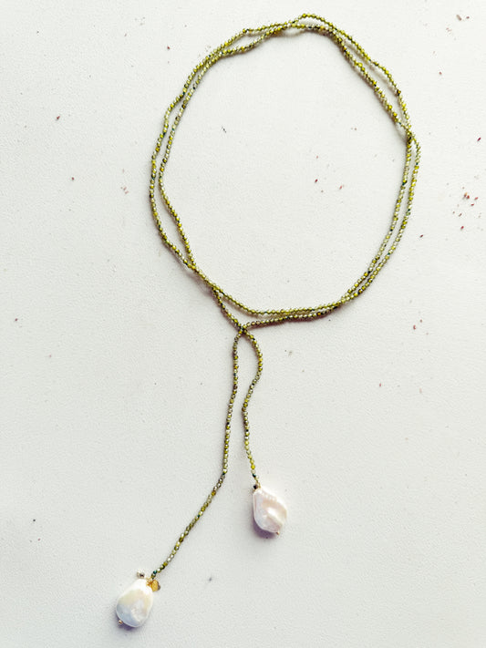 Ilgas vėrinys su perlais