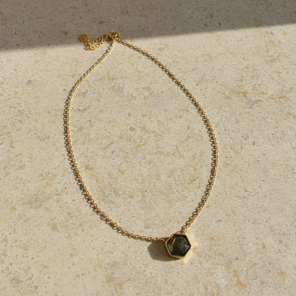 Kaklo Papuošalas su labradoritu "Balansas”