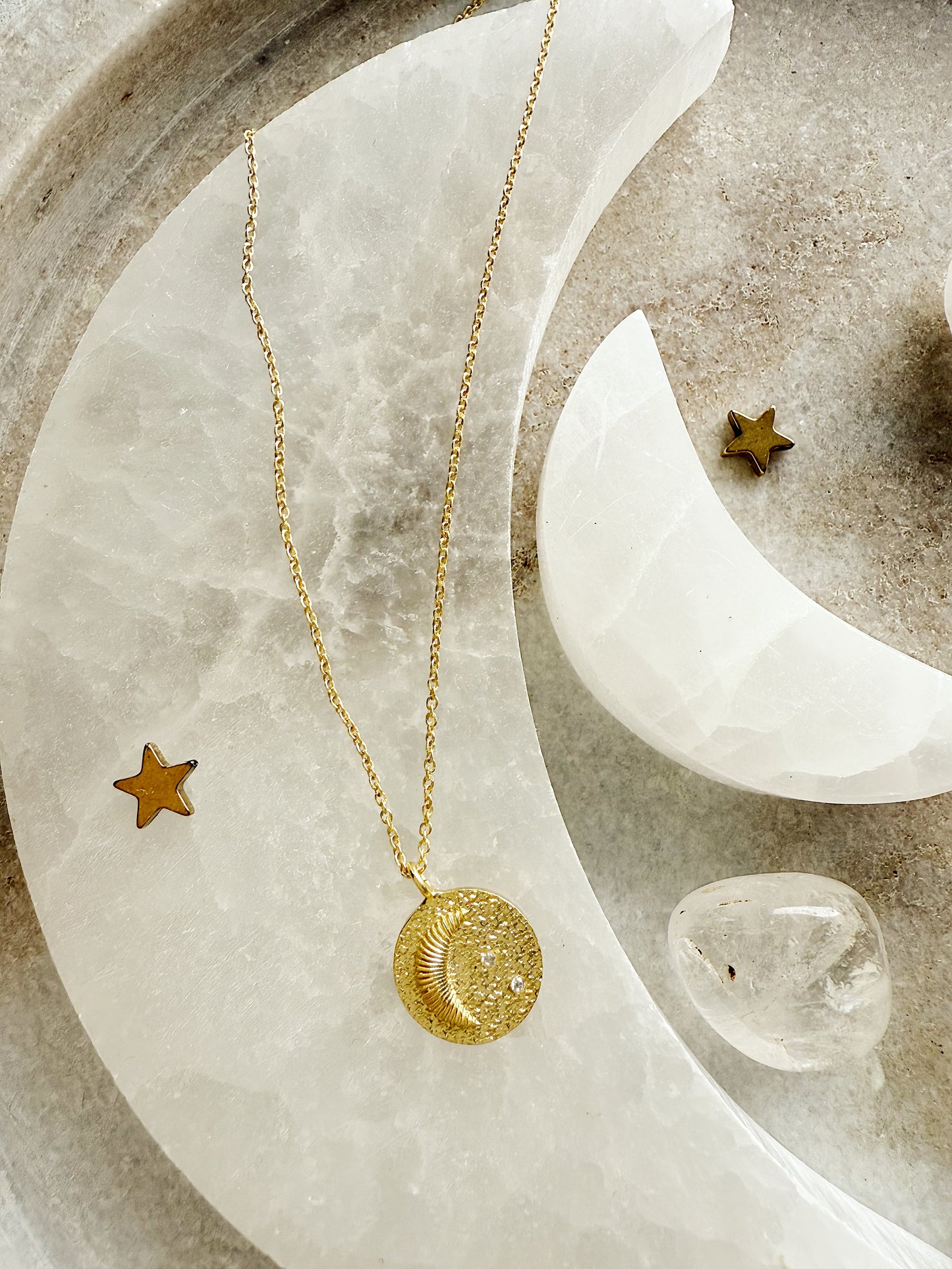 Kaklo grandinėlė “Spindintis Mėnulis”