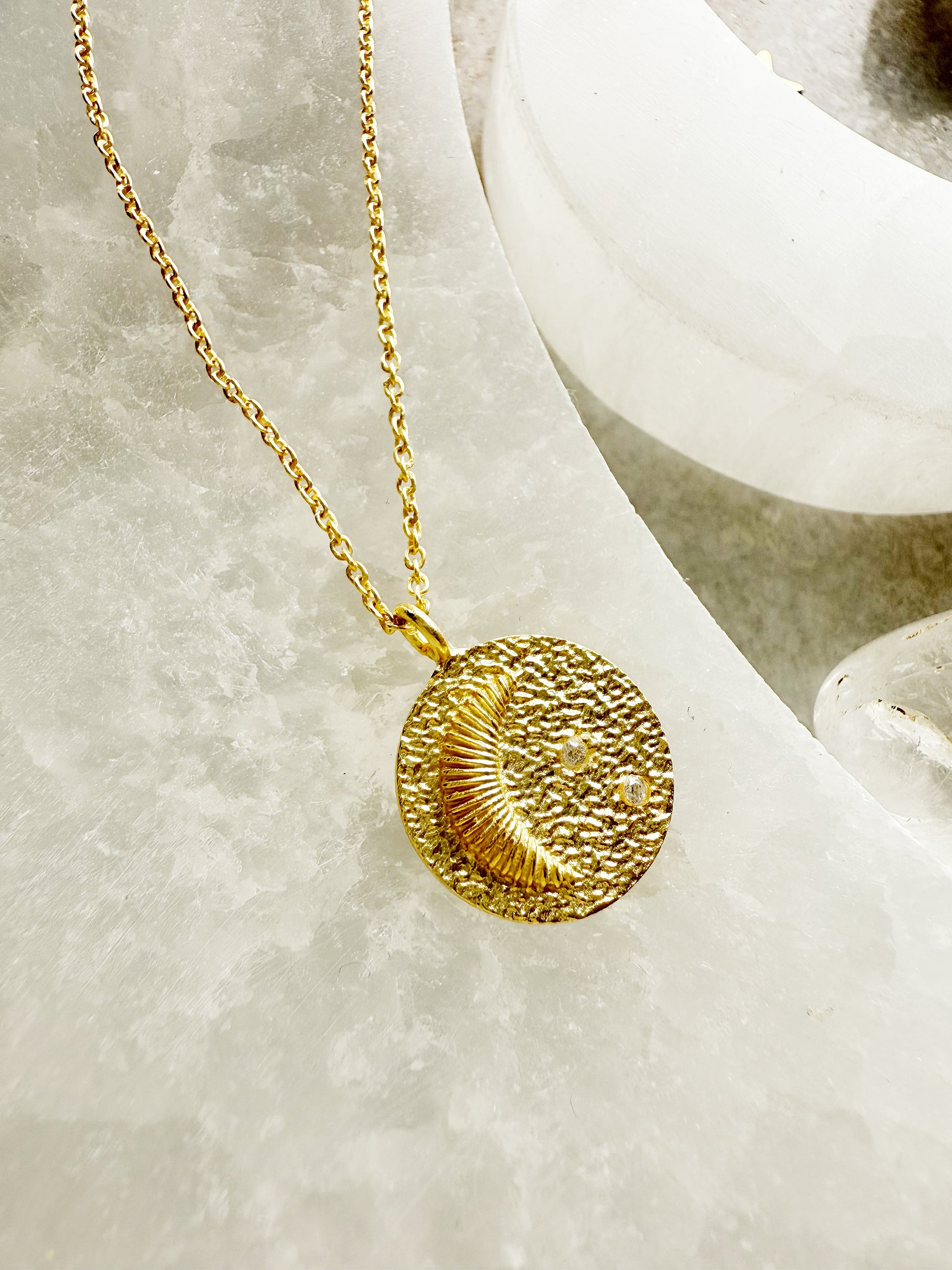 Kaklo grandinėlė “Spindintis Mėnulis”