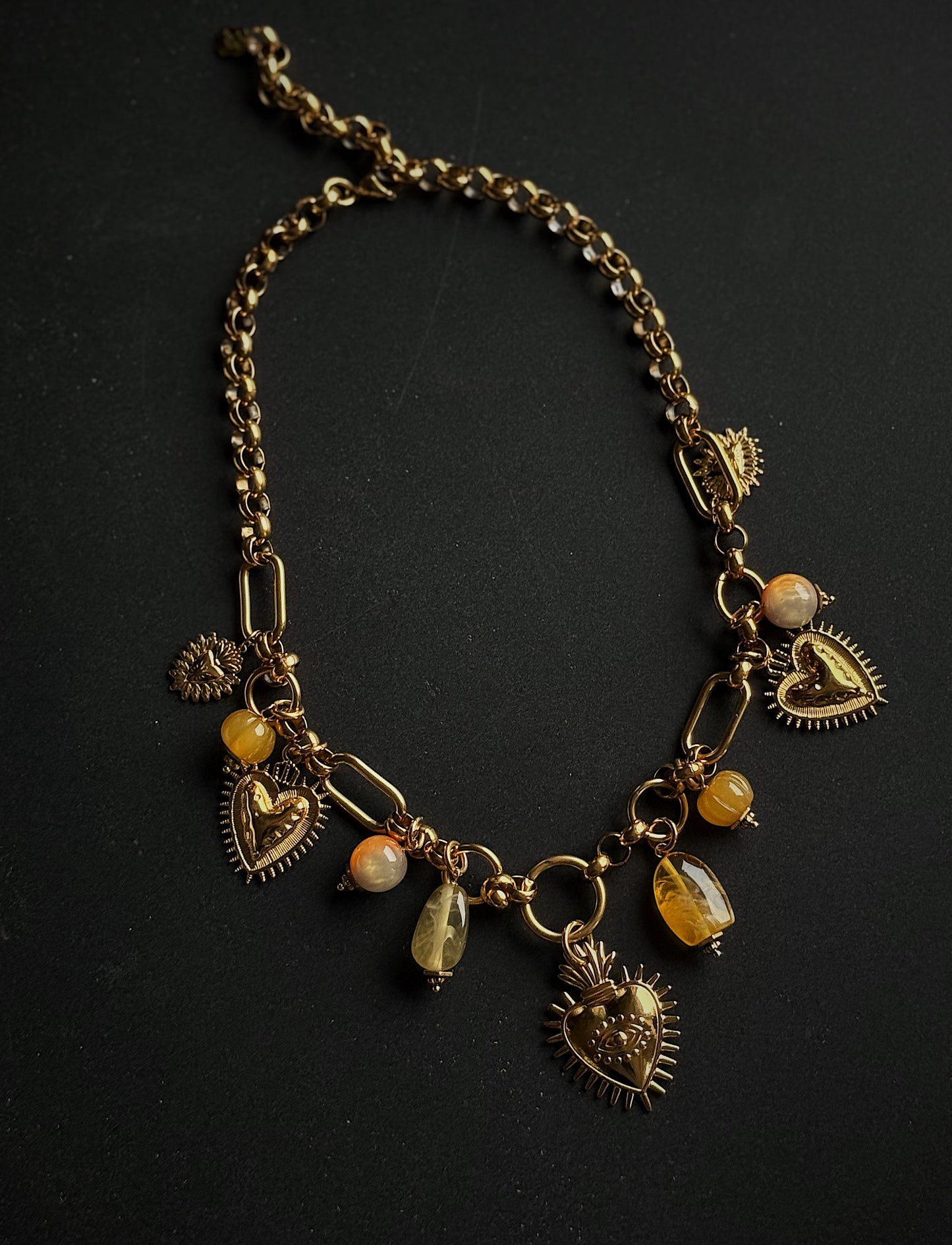 Kaklo papuošalas "Deganti Širdis”