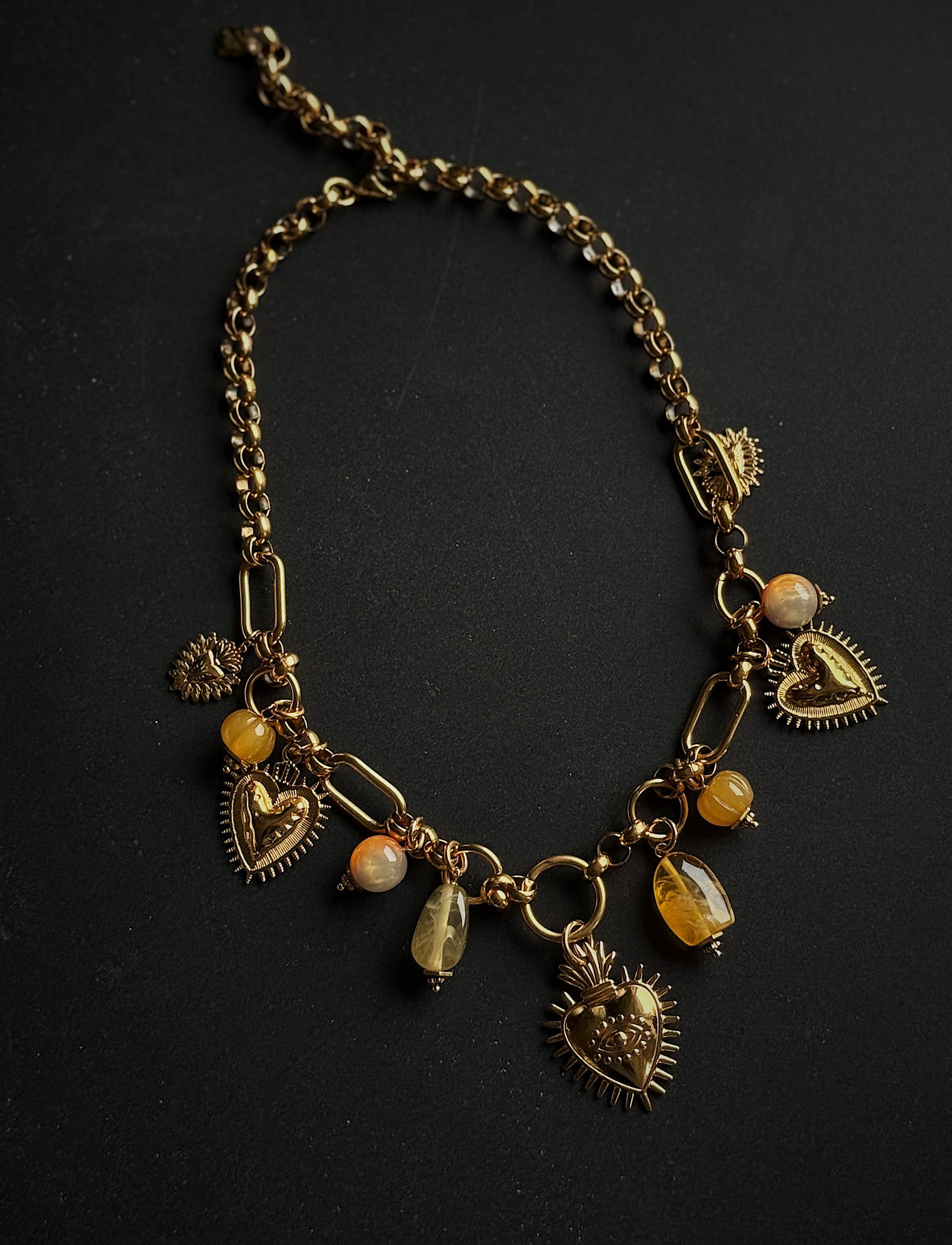 Kaklo papuošalas "Deganti Širdis”