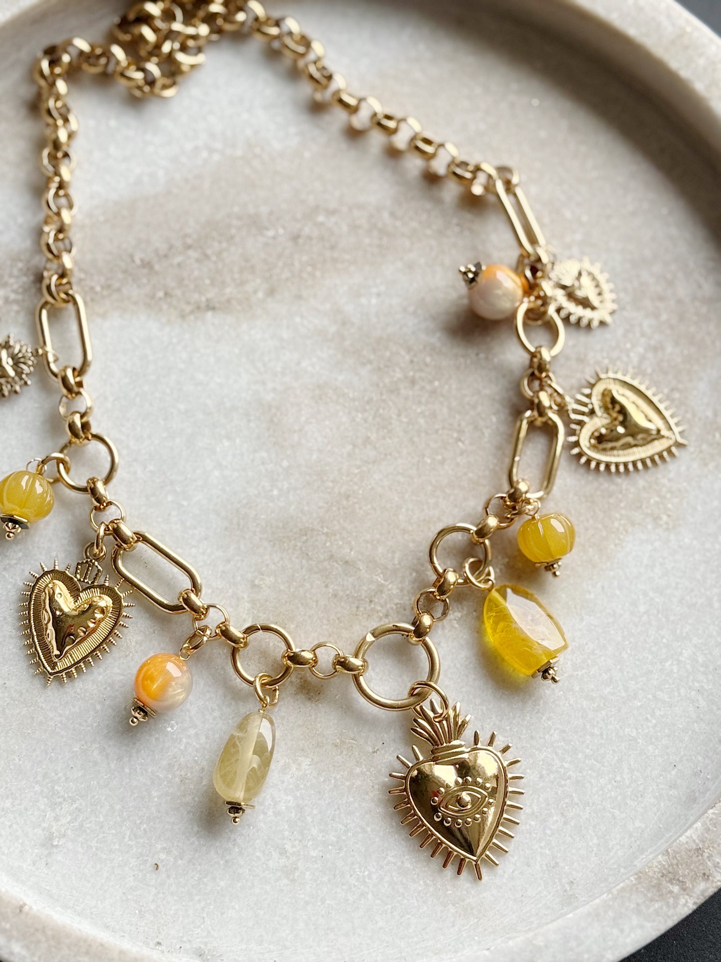 Kaklo papuošalas "Deganti Širdis”