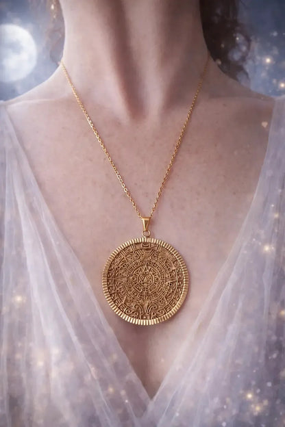 Kaklo papuošalas "Majų kalendorius"