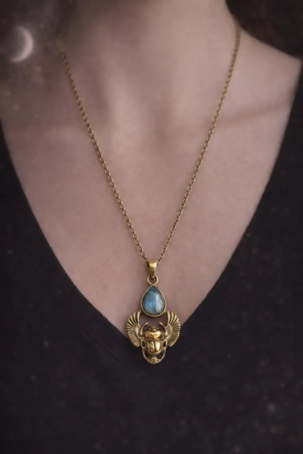 Kaklo papuošalas "Mėnulio akmens sargas"