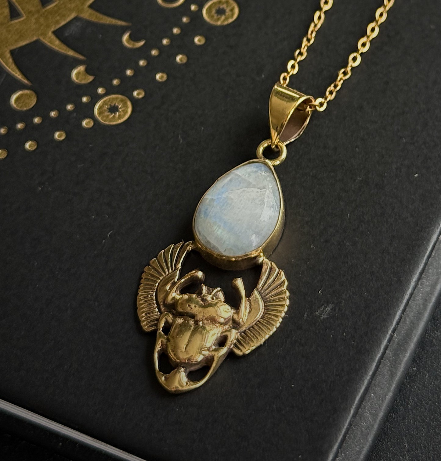 Kaklo papuošalas "Mėnulio akmens sargas"