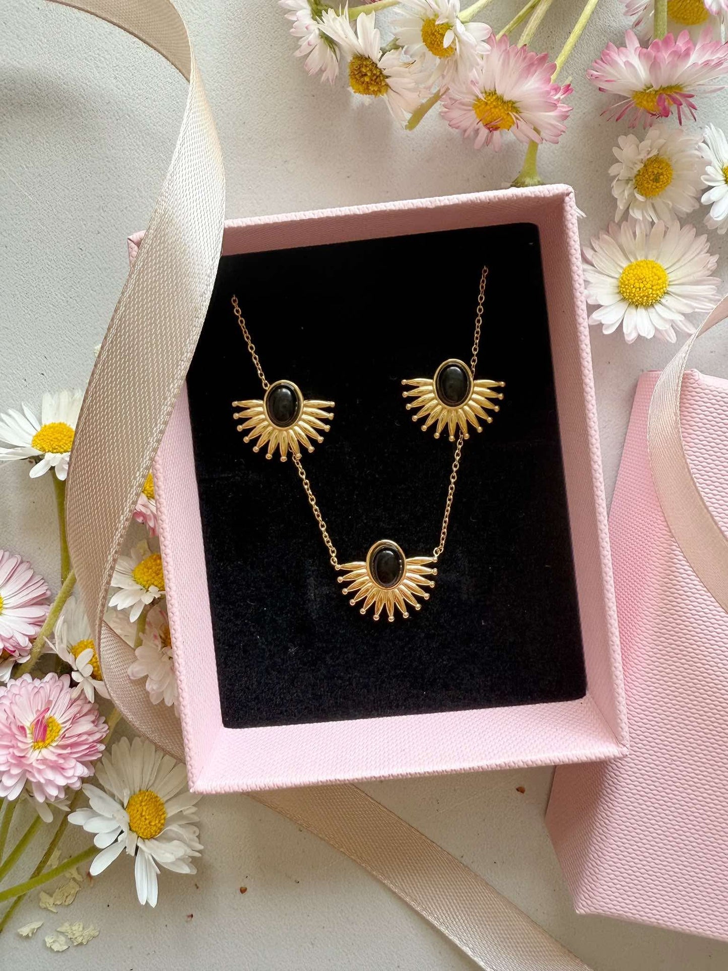 Kaklo papuošalas “Onikso Saulė”