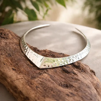 Kaklo papuošalas "Skydas"