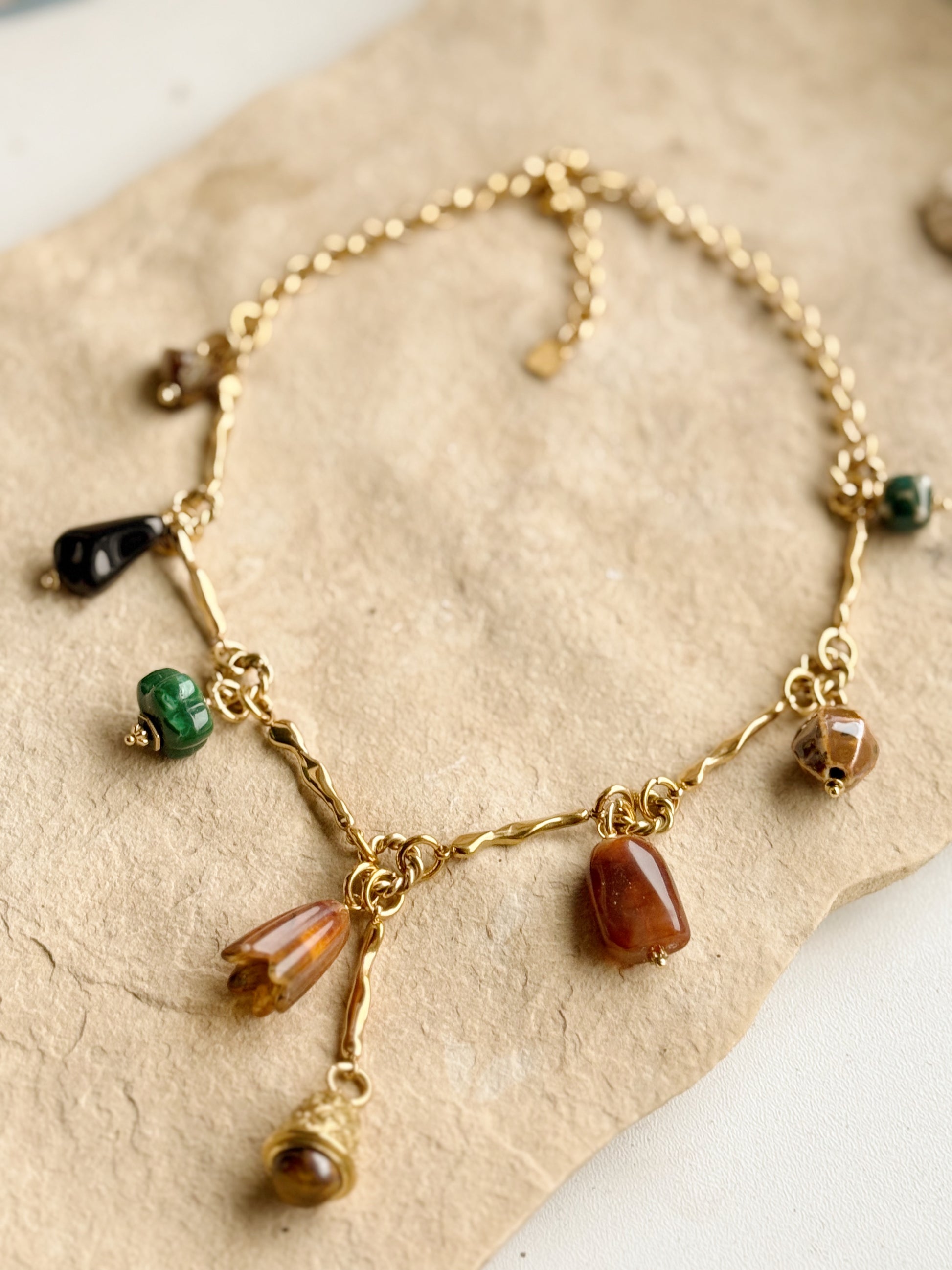 Kaklo papuošalas "Talismanai"