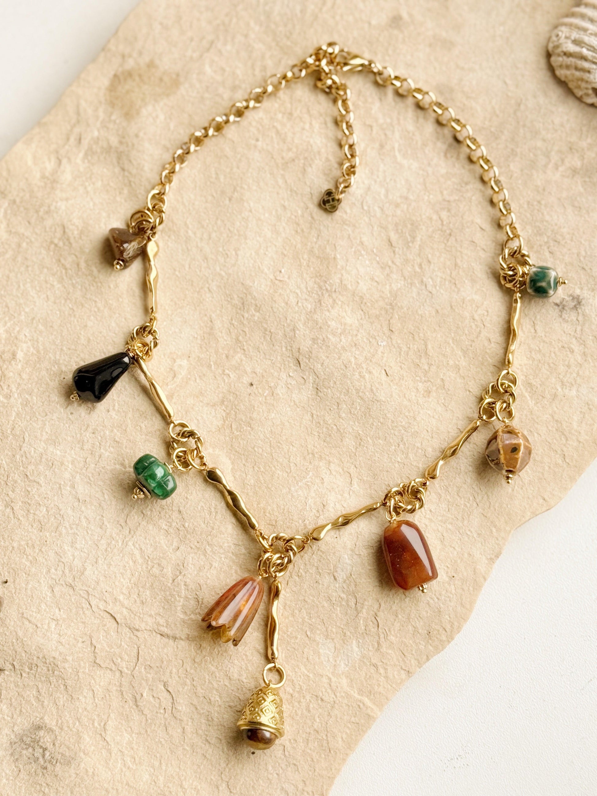 Kaklo papuošalas "Talismanai"