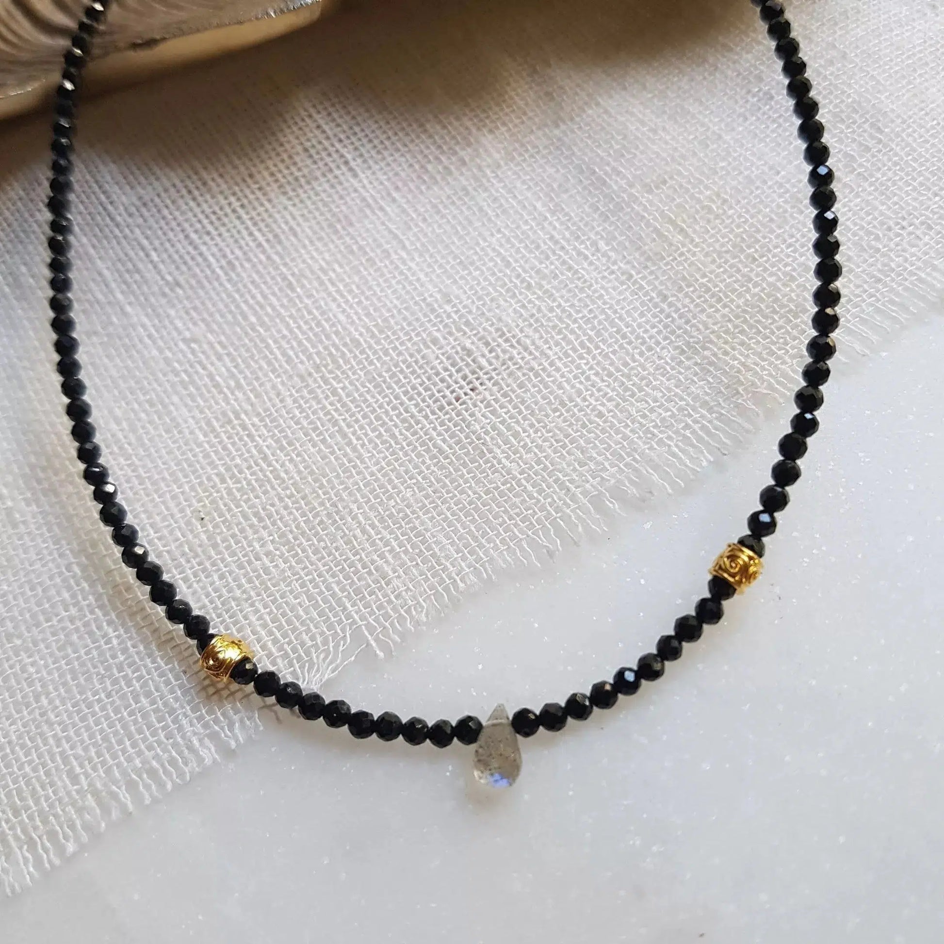 Kaklo papuošalas su špineliais "Boho"