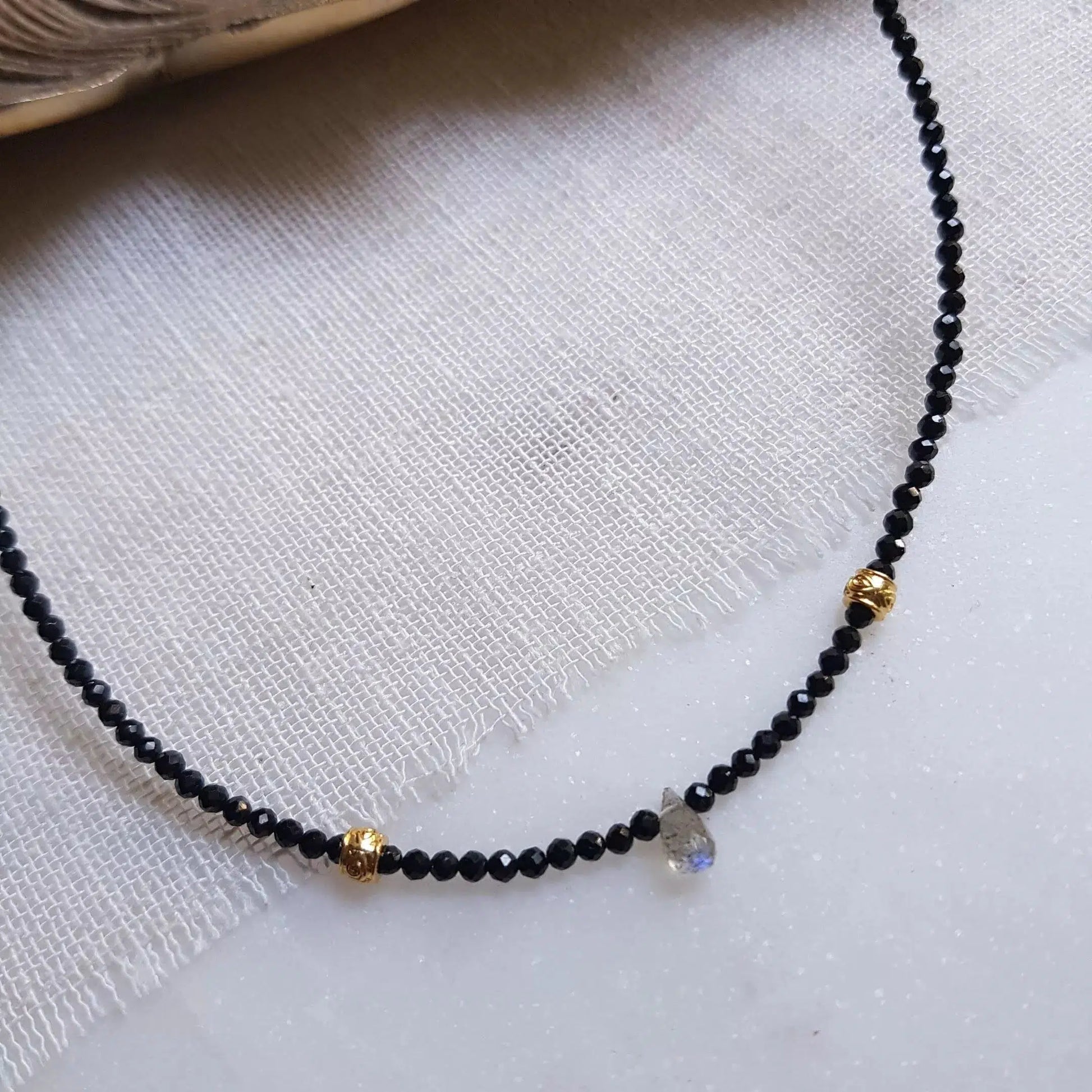 Kaklo papuošalas su špineliais "Boho"