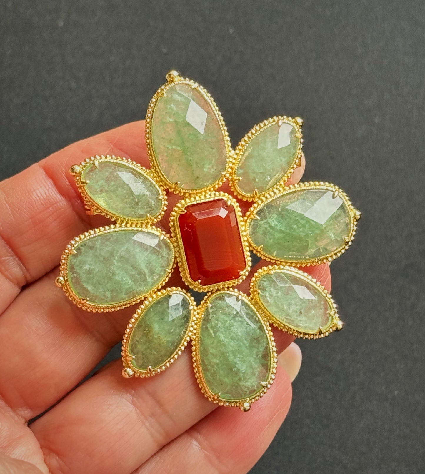 Karneolio ir fluorito sagė "Žiedas"