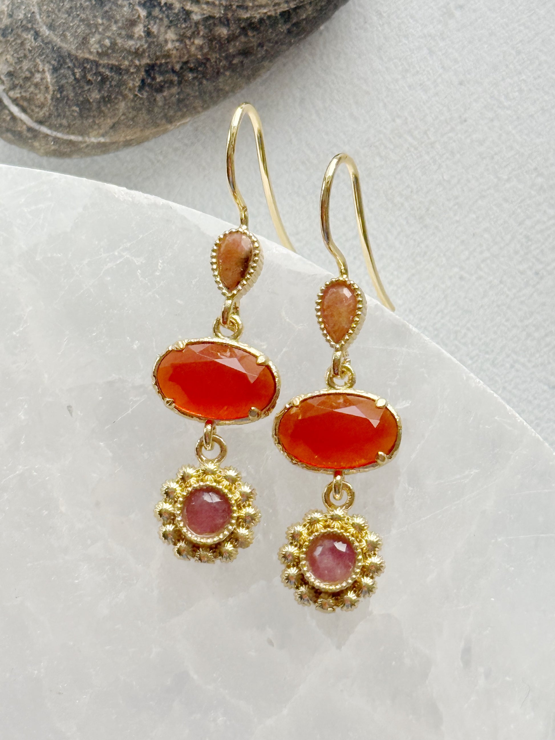 Karneolio ir rodonito auskarai "Žydėjimas"