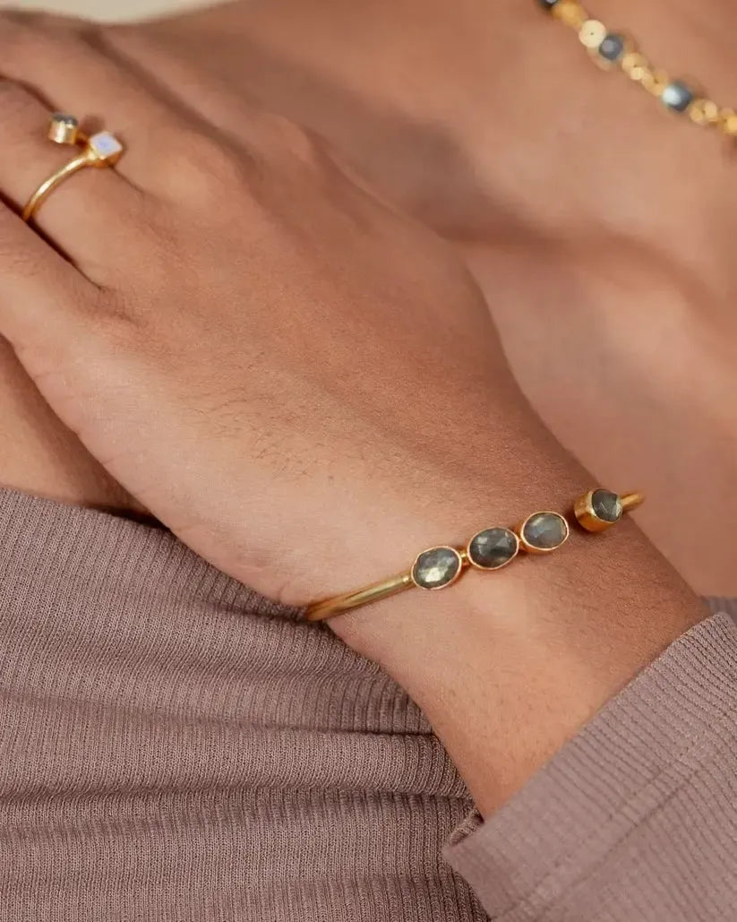 Labradorito apyrankė "Amžinoji liepsna"