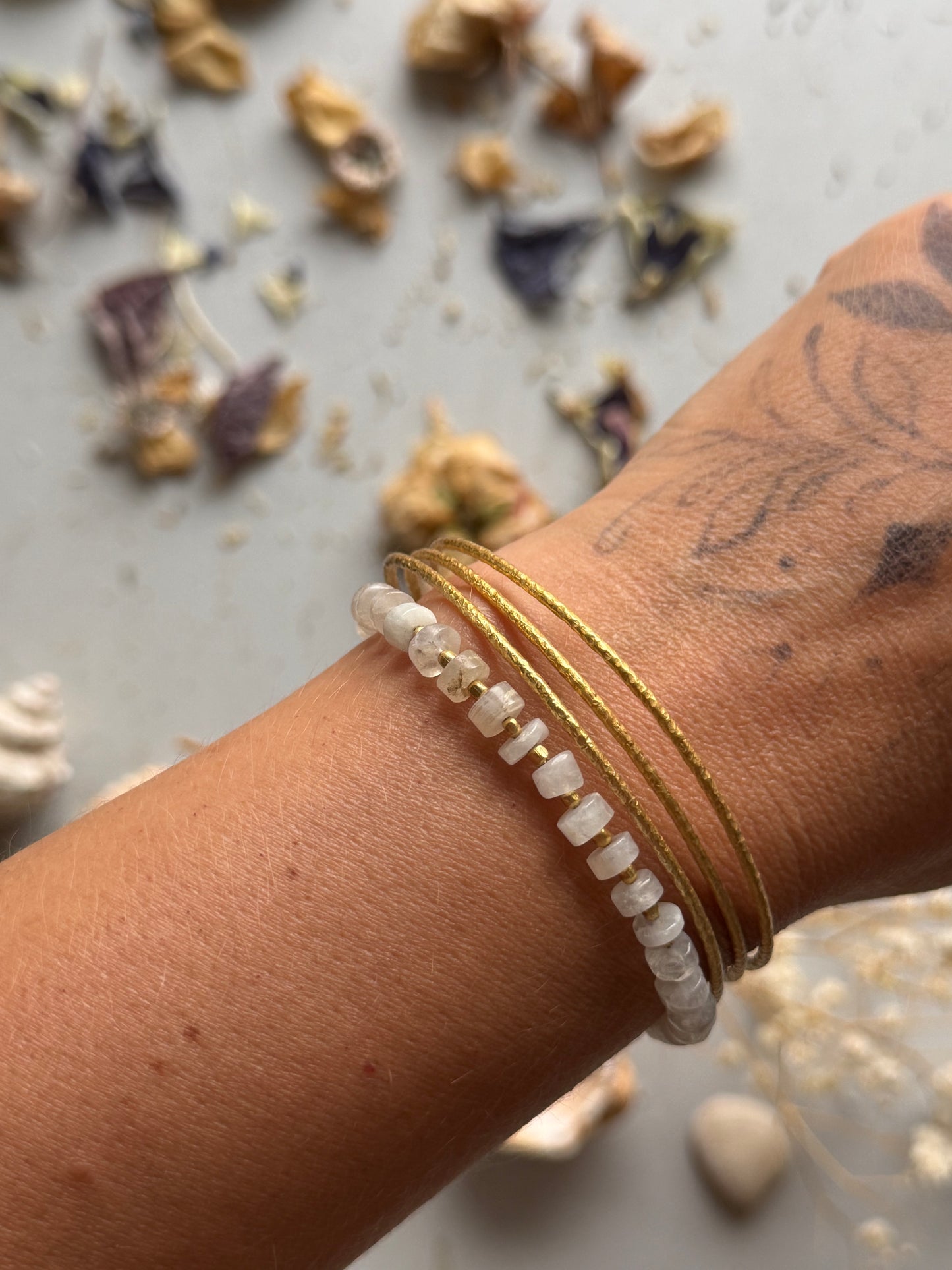 Labradorito apyrankė “Deivė”