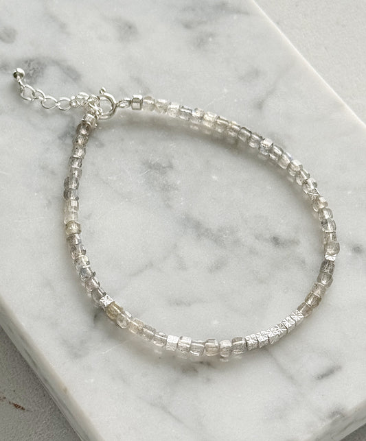 Labradorito apyrankė