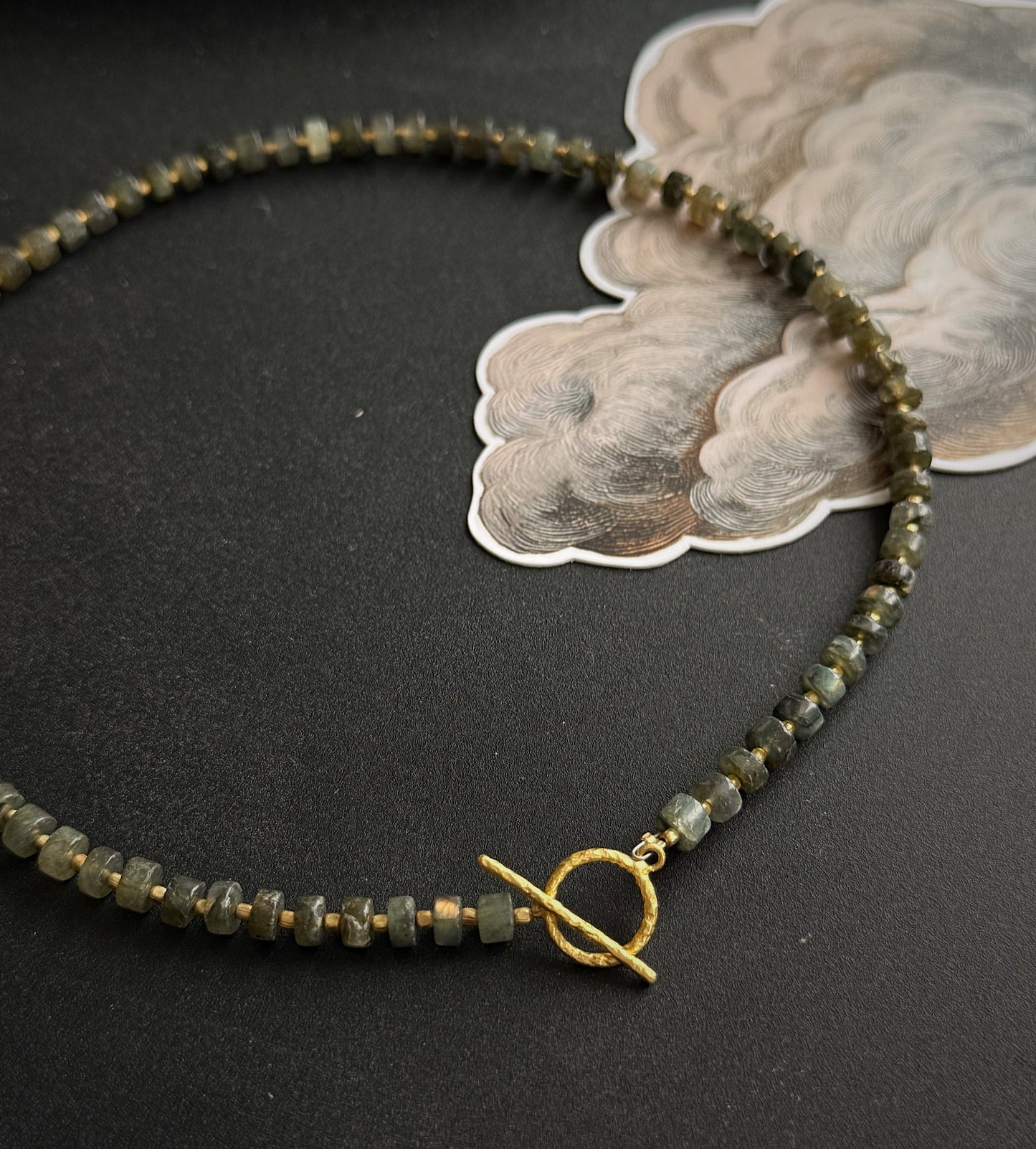 Labradorito vėrinys “Deivė”