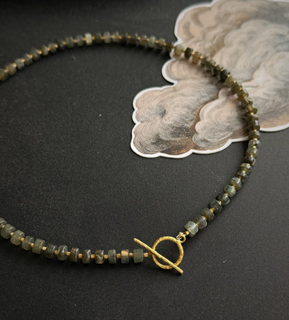 Labradorito vėrinys “Deivė”