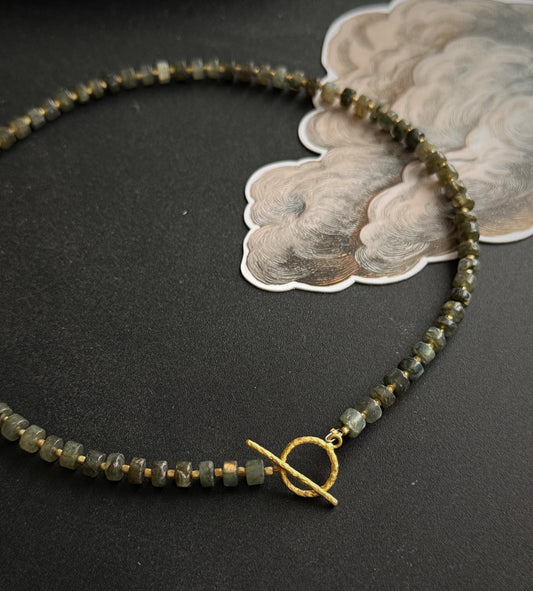 Labradorito vėrinys “Deivė”