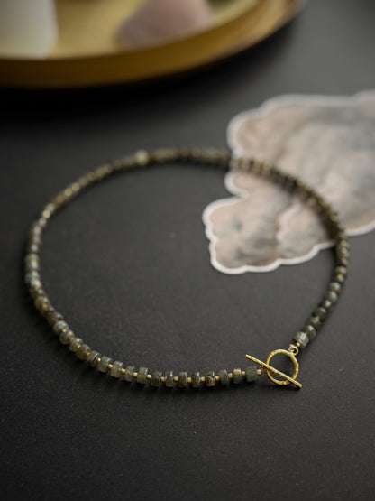 Labradorito vėrinys “Deivė”