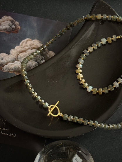 Labradorito vėrinys “Deivė”