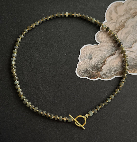 Labradorito vėrinys “Deivė”