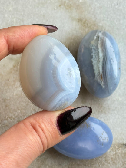 Mėlynasis nėriniuotas agatas